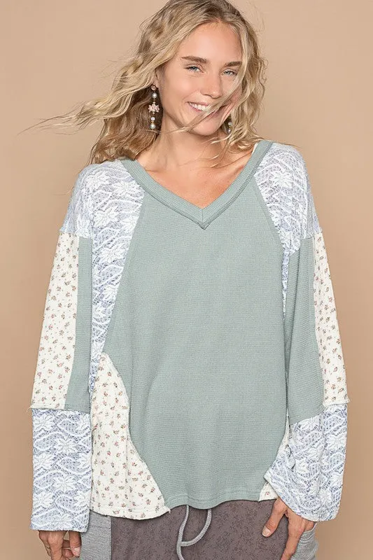 POL Clothing Lace Floral Round Neck Knit Womens Top