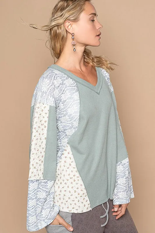 POL Clothing Lace Floral Round Neck Knit Womens Top